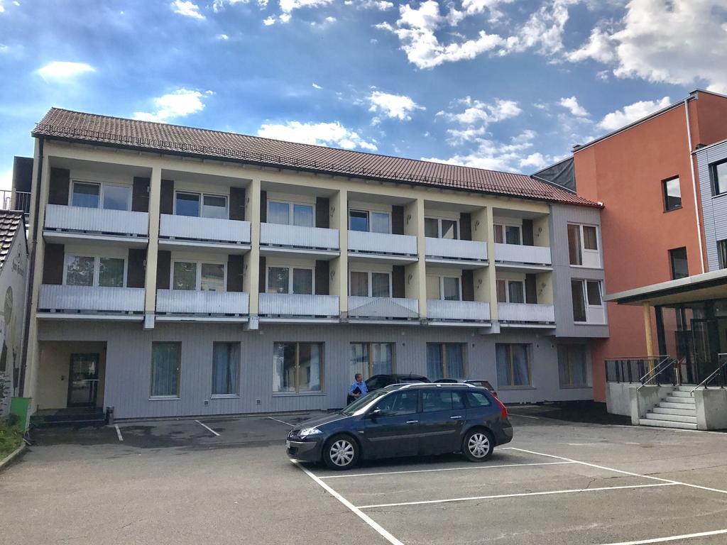 Hotel Zum Hirsch Wertingen Exterior photo